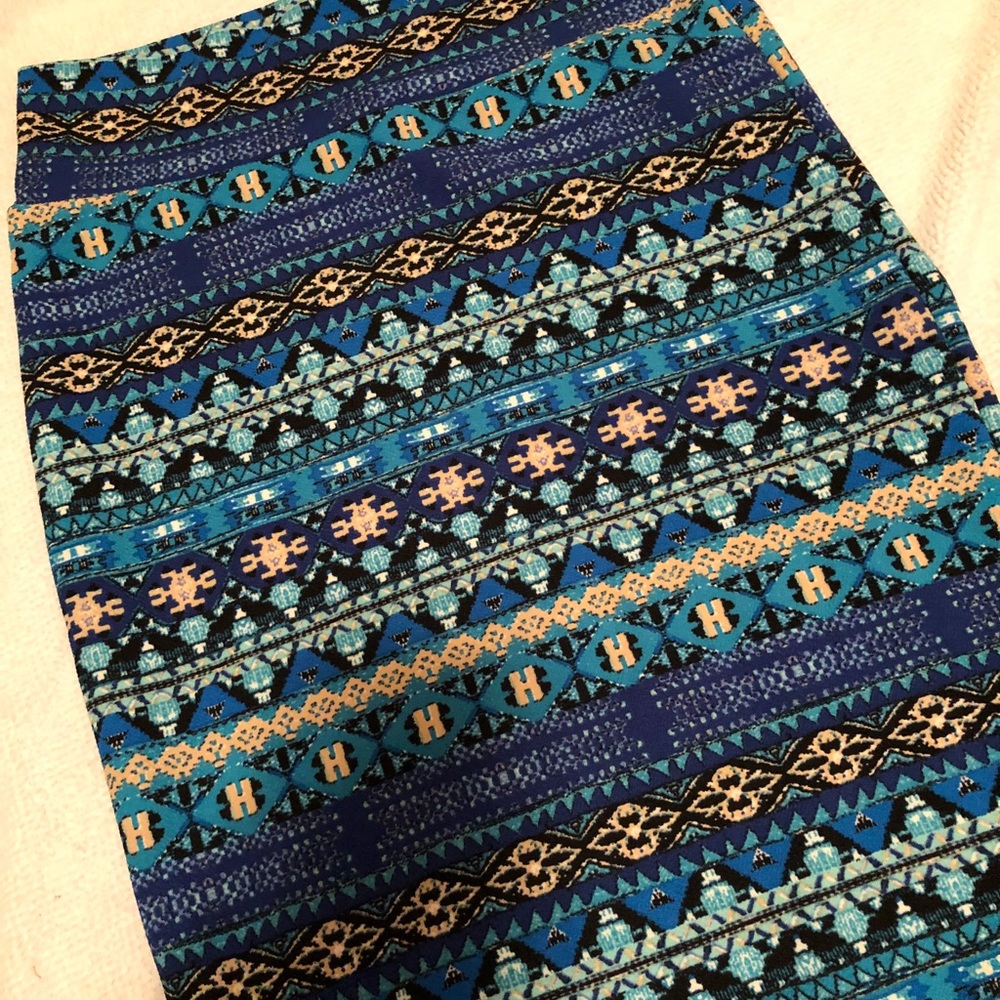 M Cassie LuLaRoe